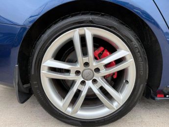AUDI A4 2.0 TDI S line S Tronic quattro Euro 5 (s/s) 4dr