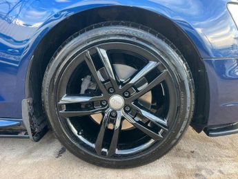 AUDI A4 2.0 TDI S line S Tronic quattro Euro 5 (s/s) 4dr