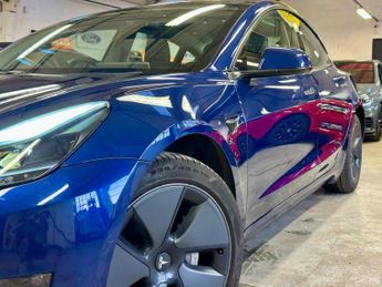 TESLA MODEL 3 (Dual Motor) Long Range Auto 4WDE 4dr