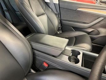 TESLA MODEL 3 (Dual Motor) Long Range Auto 4WDE 4dr