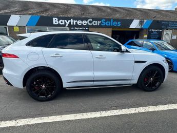 Jaguar F-Pace 2.0 D180 Chequered Flag