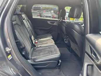 AUDI Q7 3.0 TDI V6 S line