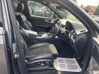 AUDI Q7 3.0 TDI V6 S line