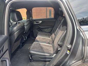 AUDI Q7 3.0 TDI V6 S line