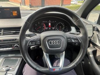AUDI Q7 3.0 TDI V6 S line