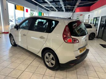 RENAULT SCENIC 1.5 dCi Dynamique TomTom