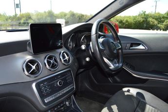 MERCEDES-BENZ GLA CLASS 2.1 GLA220d AMG Line