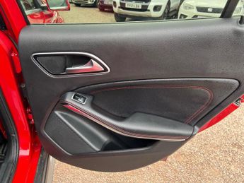 MERCEDES-BENZ GLA CLASS 2.1 GLA200d AMG Line