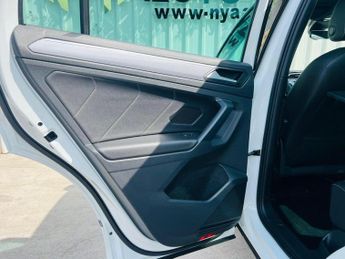 VOLKSWAGEN TIGUAN 2.0 TDI R-Line Tech DSG 4Motion Euro 6 (s/s) 5dr
