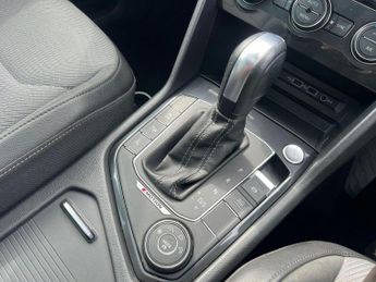 VOLKSWAGEN TIGUAN 2.0 TDI R-Line Tech DSG 4Motion Euro 6 (s/s) 5dr