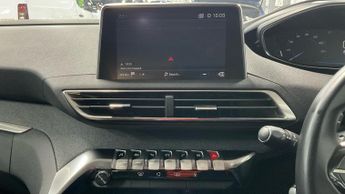 PEUGEOT 5008 1.2 PureTech Allure