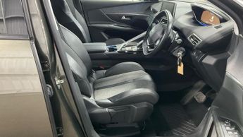 PEUGEOT 5008 1.2 PureTech Allure