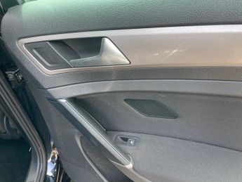 VOLKSWAGEN GOLF e-Golf
