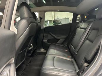 TESLA MODEL Y (Dual Motor) Long Range Auto 4WDE 5dr