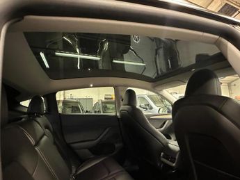 TESLA MODEL Y (Dual Motor) Long Range Auto 4WDE 5dr