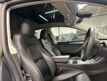 TESLA MODEL Y (Dual Motor) Long Range Auto 4WDE 5dr
