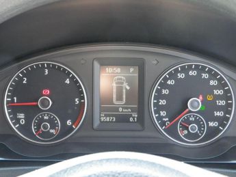 VOLKSWAGEN TRANSPORTER 2.0 TDI BlueMotion Tech T32 140 Trendline LWB Auto 4-Berth Campe