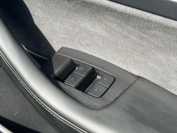 TESLA MODEL 3 (Dual Motor) Long Range Auto 4WDE 4dr