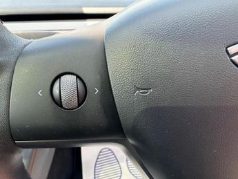 TESLA MODEL 3 (Dual Motor) Long Range Auto 4WDE 4dr