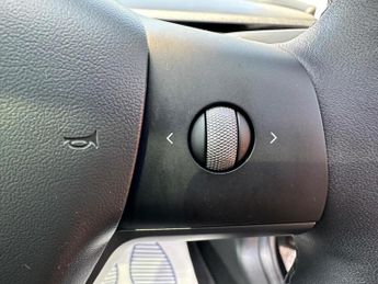 TESLA MODEL 3 (Dual Motor) Long Range Auto 4WDE 4dr