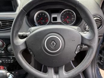 RENAULT CLIO 1.6 VVT Dynamique TomTom Auto Euro 5 3dr
