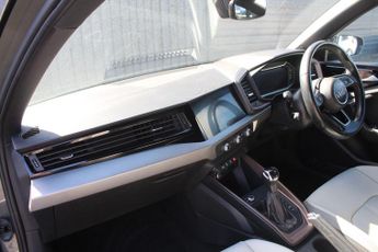 AUDI A1 1.5 TFSI 35 S line Style Edition