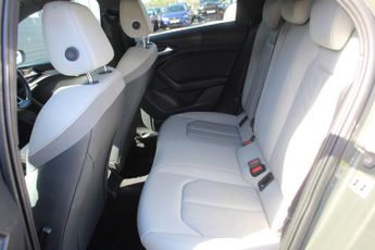 AUDI A1 1.5 TFSI 35 S line Style Edition