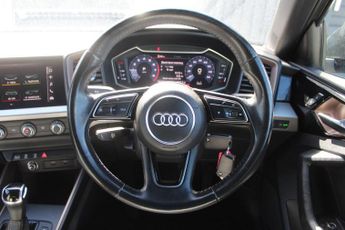 AUDI A1 1.5 TFSI 35 S line Style Edition