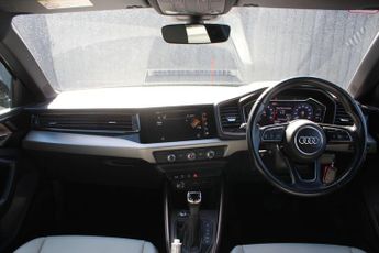 AUDI A1 1.5 TFSI 35 S line Style Edition