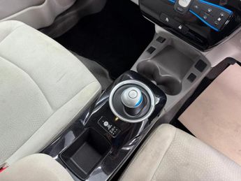 NISSAN LEAF 30kWh Acenta Auto 5dr