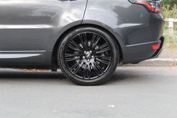 LAND ROVER RANGE ROVER SPORT 3.0 D300 MHEV HSE Dynamic Black