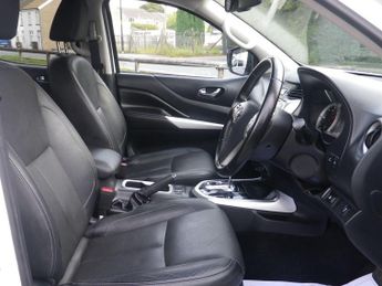 NISSAN NAVARA 2.3 dCi Tekna Auto Pick-Up