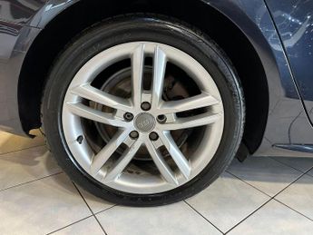 AUDI A4 AVANT 2.0 TDI S line