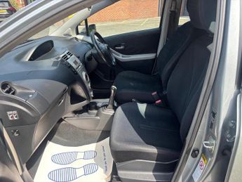 TOYOTA YARIS 1.3 VVT-i T Spirit