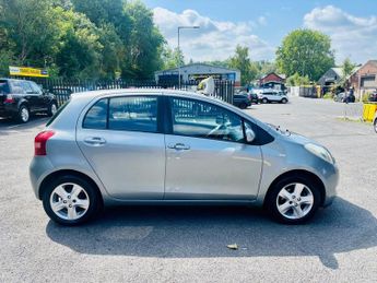 TOYOTA YARIS 1.3 VVT-i T Spirit