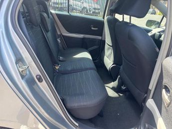 TOYOTA YARIS 1.3 VVT-i T Spirit
