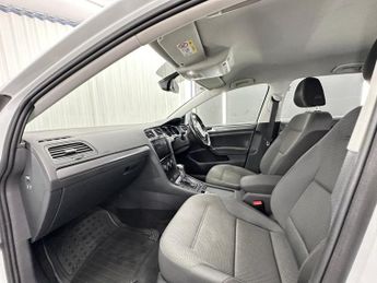 VOLKSWAGEN GOLF 35.8kWh e-Golf Auto 5dr
