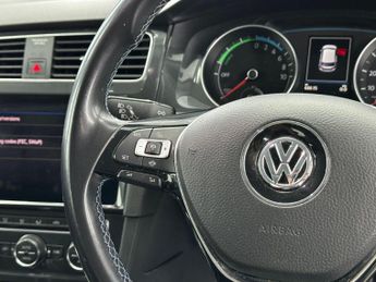VOLKSWAGEN GOLF 35.8kWh e-Golf Auto 5dr