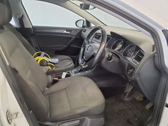VOLKSWAGEN GOLF 35.8kWh e-Golf Auto 5dr