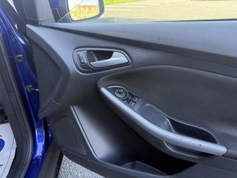 FORD FOCUS 1.0 T EcoBoost Zetec Edition