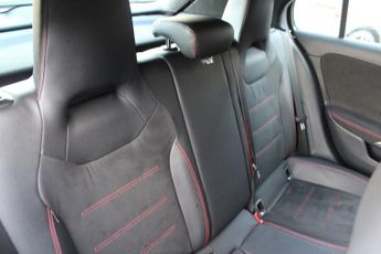 MERCEDES-BENZ A CLASS 1.3 A200 AMG Line