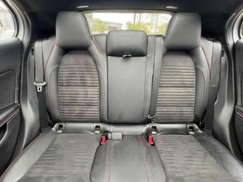 MERCEDES-BENZ GLA CLASS 2.1 GLA220d AMG Line