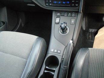 TOYOTA AURIS 1.8 VVT-h Excel Estate