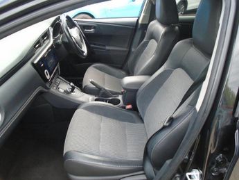 TOYOTA AURIS 1.8 VVT-h Excel Estate