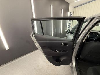 NISSAN LEAF 30kWh Acenta Auto 5dr