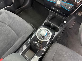 NISSAN LEAF 30kWh Acenta Auto 5dr