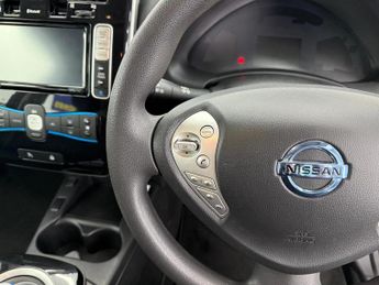 NISSAN LEAF 30kWh Acenta Auto 5dr