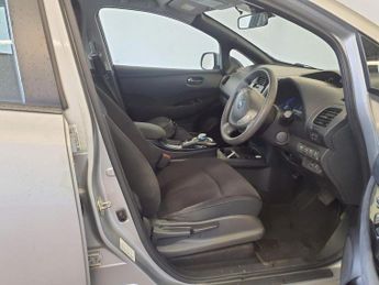 NISSAN LEAF 30kWh Acenta Auto 5dr