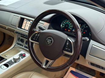 JAGUAR XF 2.2d Premium Luxury Auto Euro 5 (s/s) 4dr