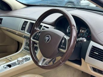 JAGUAR XF 2.2d Premium Luxury Auto Euro 5 (s/s) 4dr